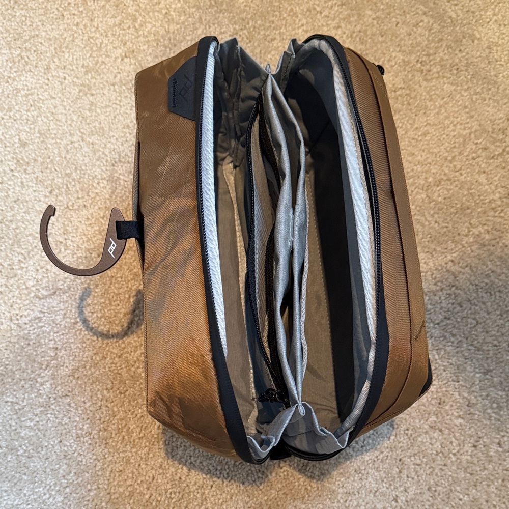 Peak Design Wash Pouch Regular / Coyote X-Pac™ 🤎 - Picture 3 of 5